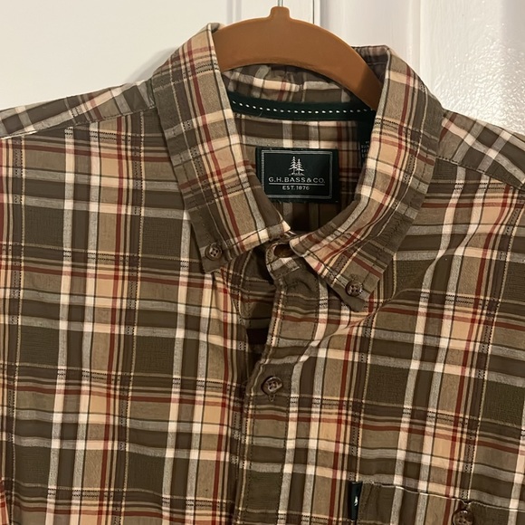 G.H. Bass Plaid Button Down Collar Shirt. - Picture 4 of 6